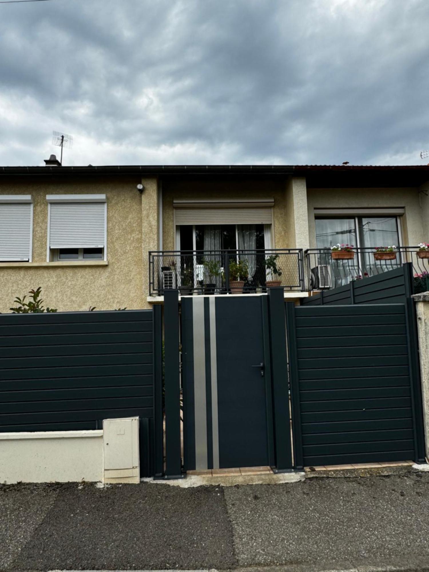 Au Calme Dans Maison En Rez De Jardin A 2,2 Kms Du Groupama Stadium Et Salle Ldlc Arena Meyzieu Exteriör bild